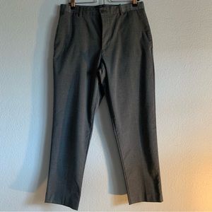 Uniqlo Gray Cropped Dress Pants Size Medium 30-33
